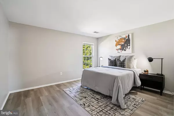 Fredericksburg, VA 22405,8 MINTWOOD DR