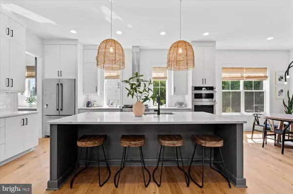 Arlington, VA 22207,2728 N EDISON ST