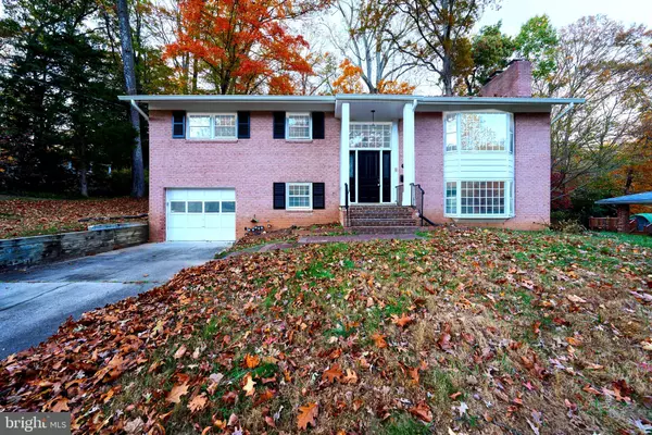 9116 HAMILTON DR, Fairfax, VA 22031