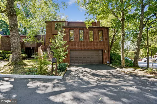 3501 REDWOOD CT, Fairfax, VA 22030