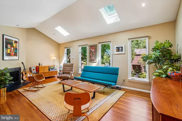 Fairfax, VA 22030,3501 REDWOOD CT