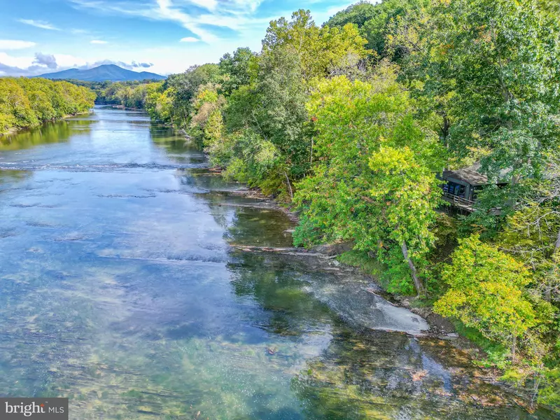 926 RIVER LODGE RD, Luray, VA 22835