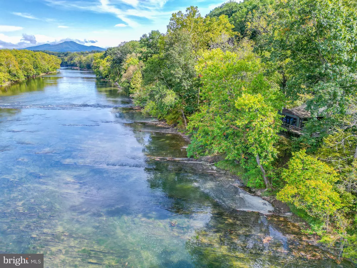 Luray, VA 22835,926 RIVER LODGE RD