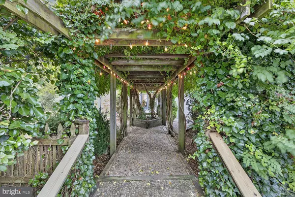 Littlestown, PA 17340,464 LOCUST LN