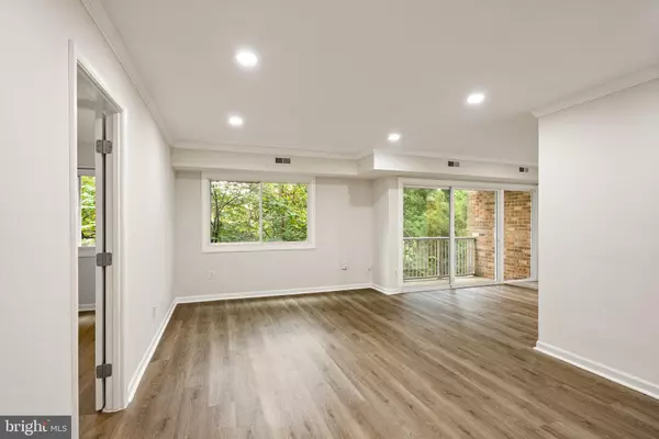 Falls Church, VA 22042,2909 CHARING CROSS RD #12