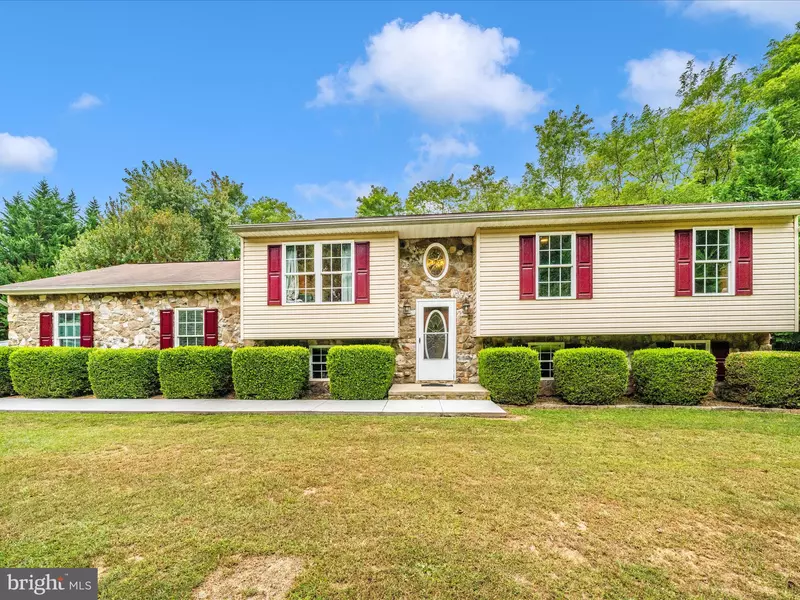 105 SAINT JOHNS RD, Littlestown, PA 17340