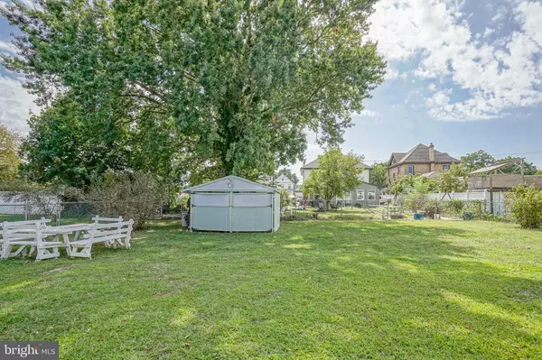 Gibbstown, NJ 08027,18 OAK ST