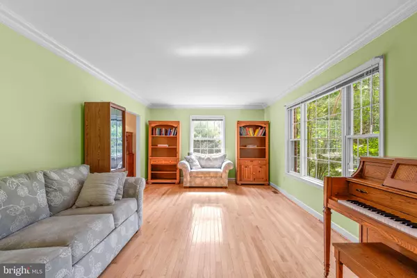 Severna Park, MD 21146,439-A LAKELAND RD N