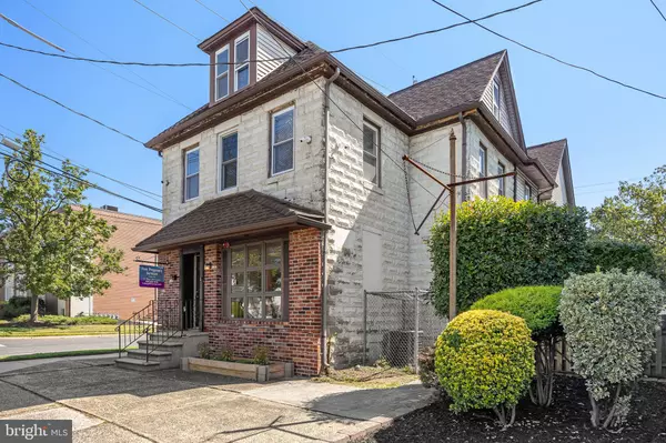 Woodbury, NJ 08096,688 N BROAD ST #2