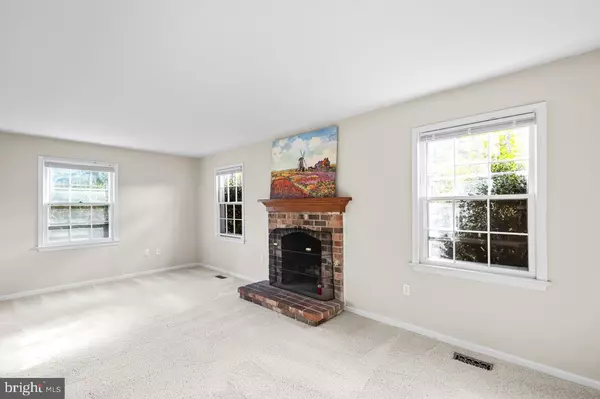 Herndon, VA 20170,312 HOLLY CT