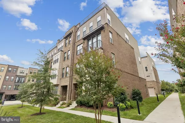 Chantilly, VA 20151,14426 BECKETT GLEN CIR #906