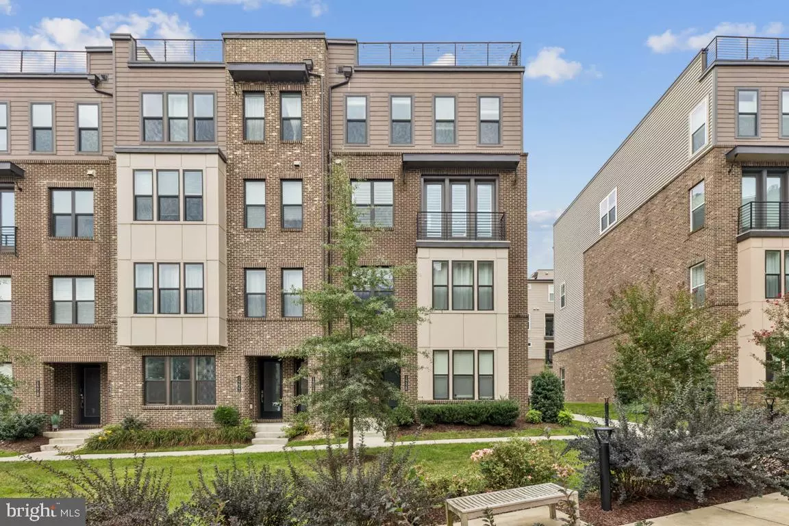 Chantilly, VA 20151,14426 BECKETT GLEN CIR #906