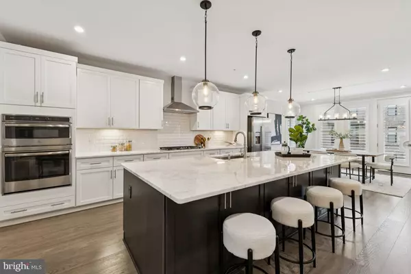Chantilly, VA 20151,14426 BECKETT GLEN CIR #906