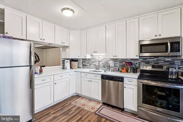 Alexandria, VA 22314,130 ROBERTS LN #200