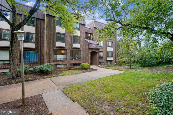 Alexandria, VA 22314,130 ROBERTS LN #200