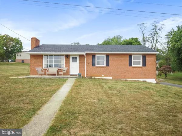 15621 OAK RD, Waynesboro, PA 17268