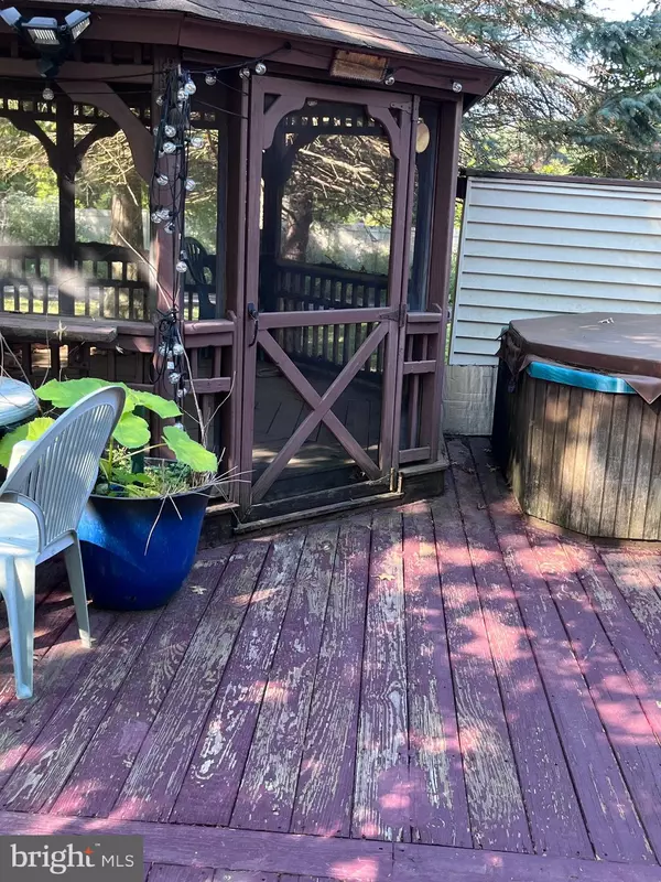 Bordentown, NJ 08505,12 ORCHARD LN