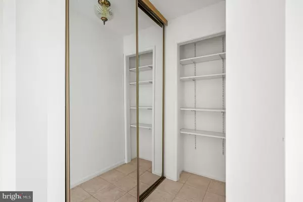 Alexandria, VA 22304,307 YOAKUM PKWY #1808