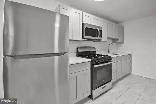 1051 OAKWOOD DR, Glenolden, PA 19036