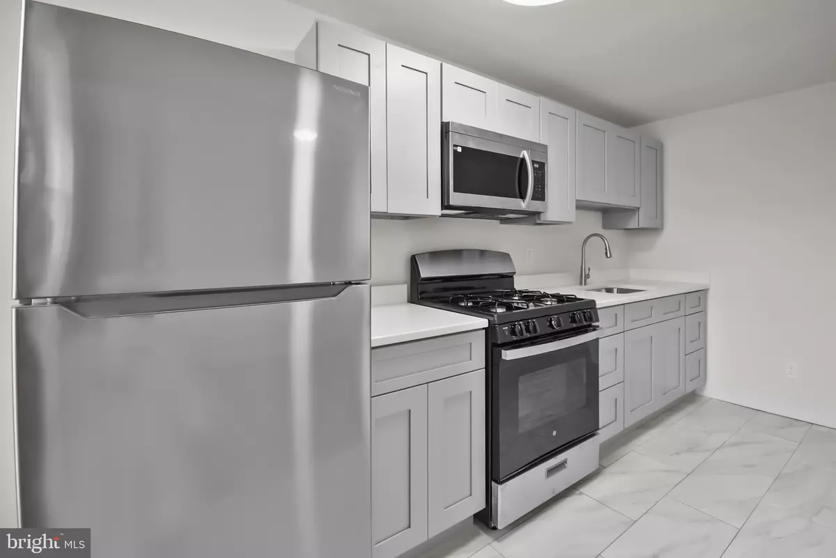 Glenolden, PA 19036,1051 OAKWOOD DR