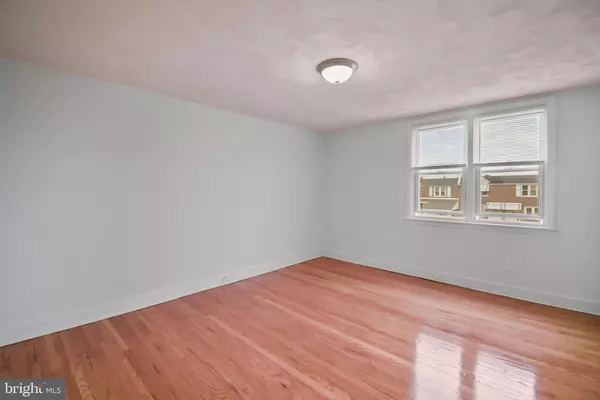 Glenolden, PA 19036,1051 OAKWOOD DR