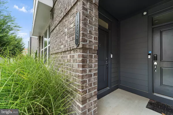 Herndon, VA 20171,13387 LAUNDERS ST #76