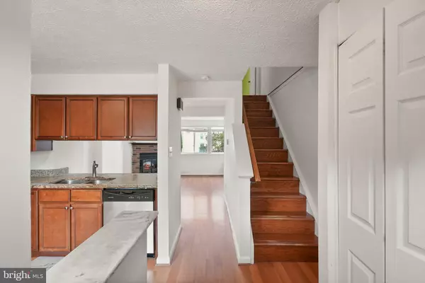 Sterling, VA 20164,735 BRETHOUR CT #4