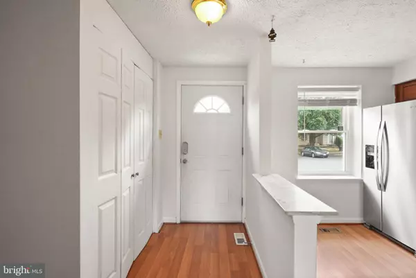 Sterling, VA 20164,735 BRETHOUR CT #4