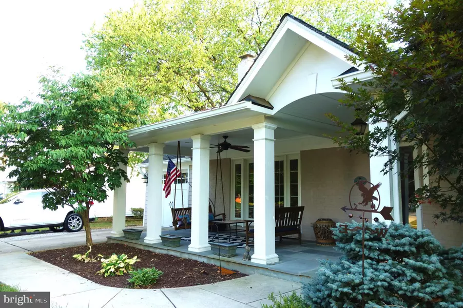 1103 NEAL DR, Alexandria, VA 22308