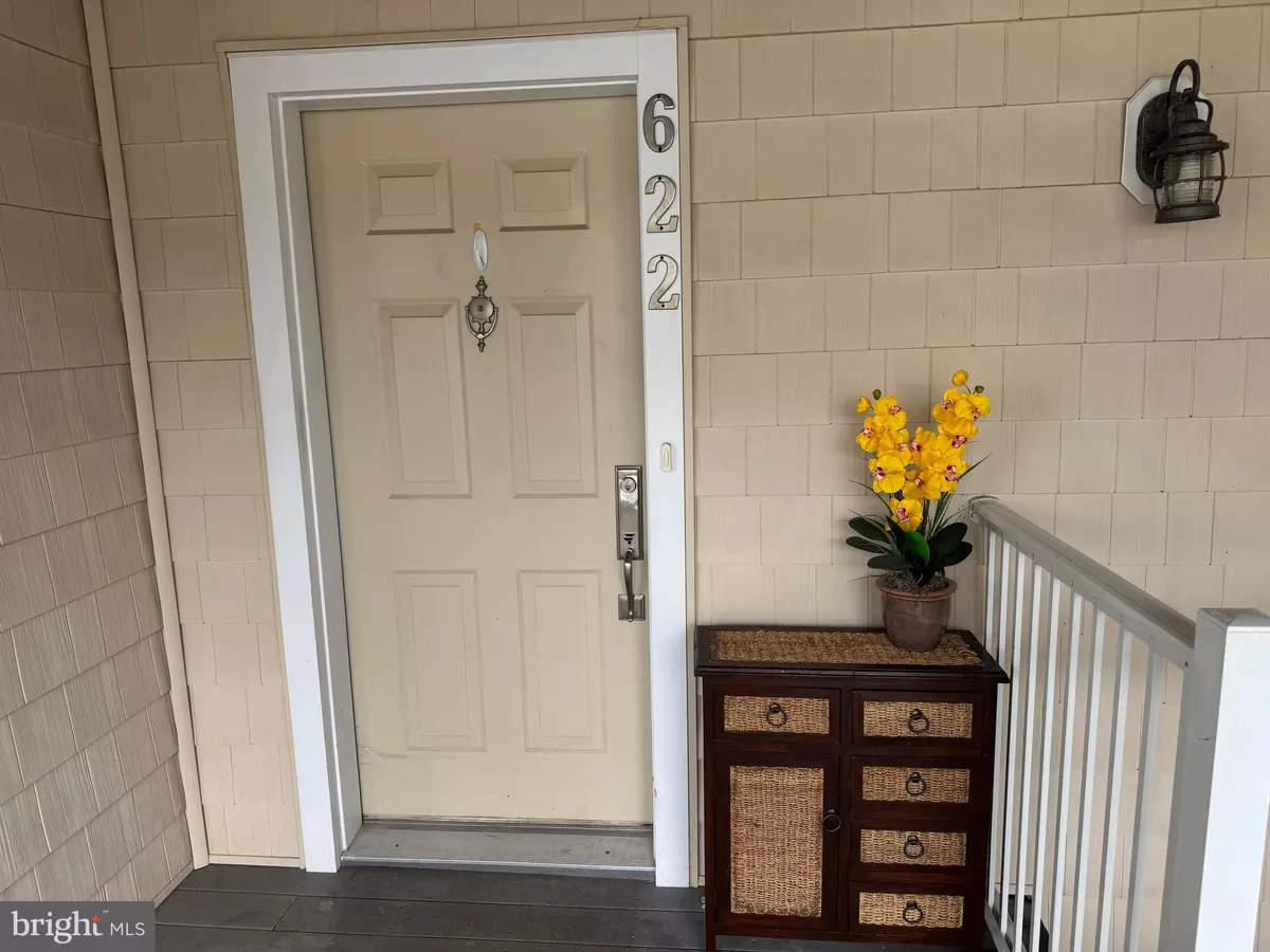 Solomons, MD 20688,622 OYSTER BAY PL #302