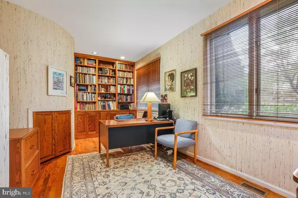 Potomac, MD 20854,11521 TWINING LN