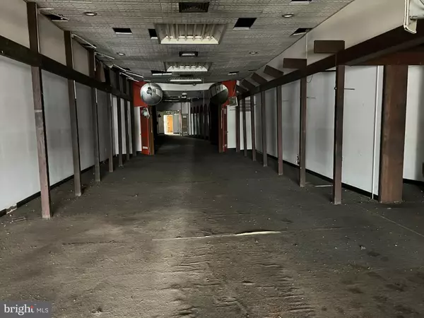 Trenton, NJ 08608,27--29 E STATE ST