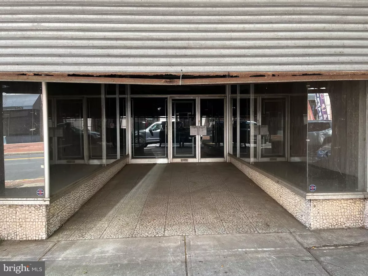 Trenton, NJ 08608,27--29 E STATE ST