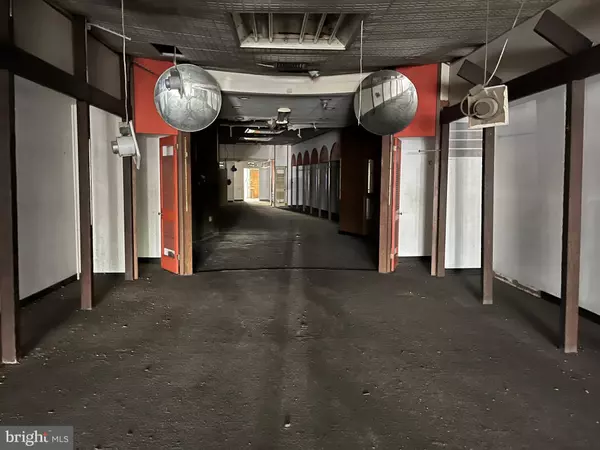 Trenton, NJ 08608,27--29 E STATE ST