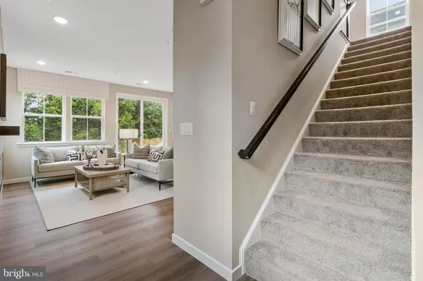 Glen Burnie, MD 21061,5727 HOWARD DR