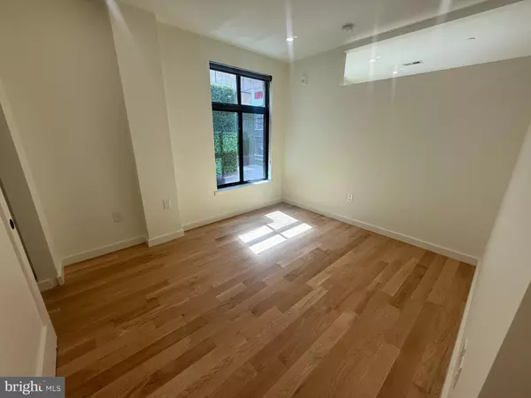 Philadelphia, PA 19107,1128 WALNUT ST #205