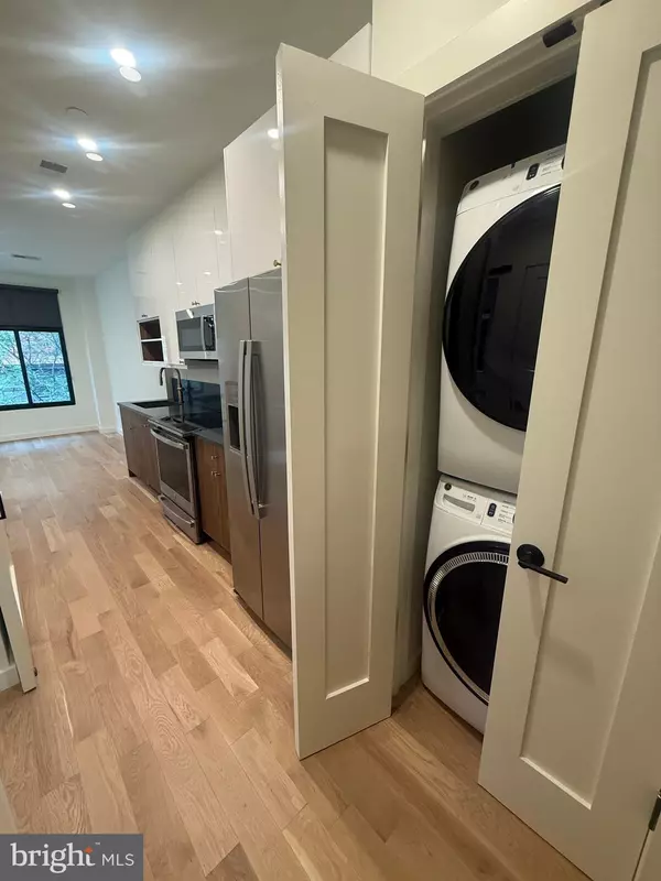 Philadelphia, PA 19107,1128 WALNUT ST #205