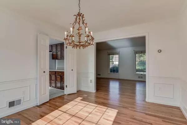 Potomac, MD 20854,9601 PERSIMMON TREE RD