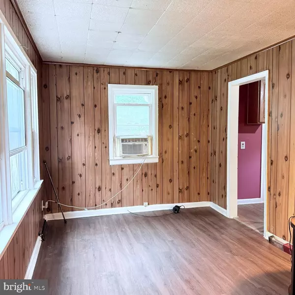 Mays Landing, NJ 08330,6917 MARKET ST