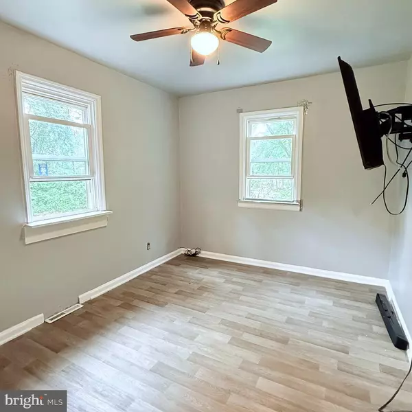 Mays Landing, NJ 08330,6917 MARKET ST