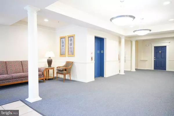 Fairfax, VA 22031,2921 DEER HOLLOW WAY #214