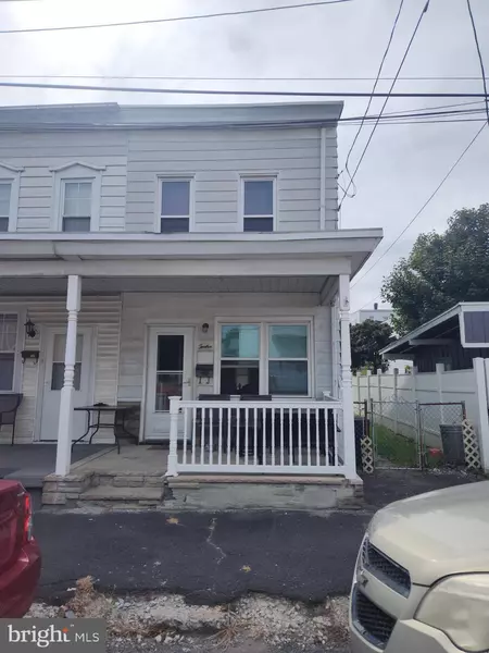 12 N FRONT ST, Saint Clair, PA 17970