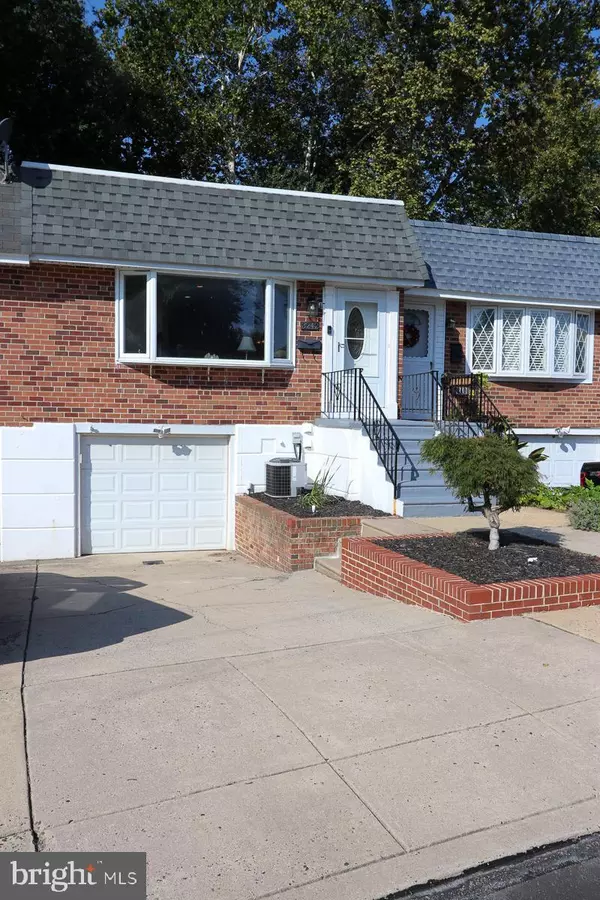 Philadelphia, PA 19154,3242 RHETT RD