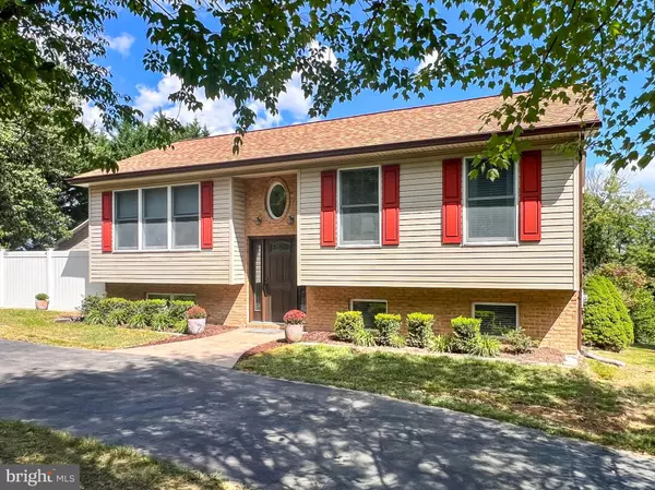 268 KESTREL DR, Falling Waters, WV 25419