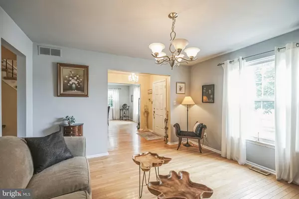 Marlton, NJ 08053,2 SPLIT RAIL LN