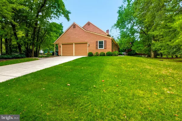 Cherry Hill, NJ 08003,1 PAWTUCKET DR