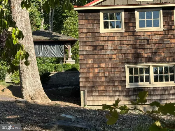 Schwenksville, PA 19473,673 SPRING MOUNT RD