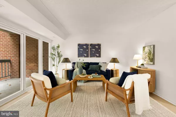 Reston, VA 20191,11833 SHIRE CT #21B