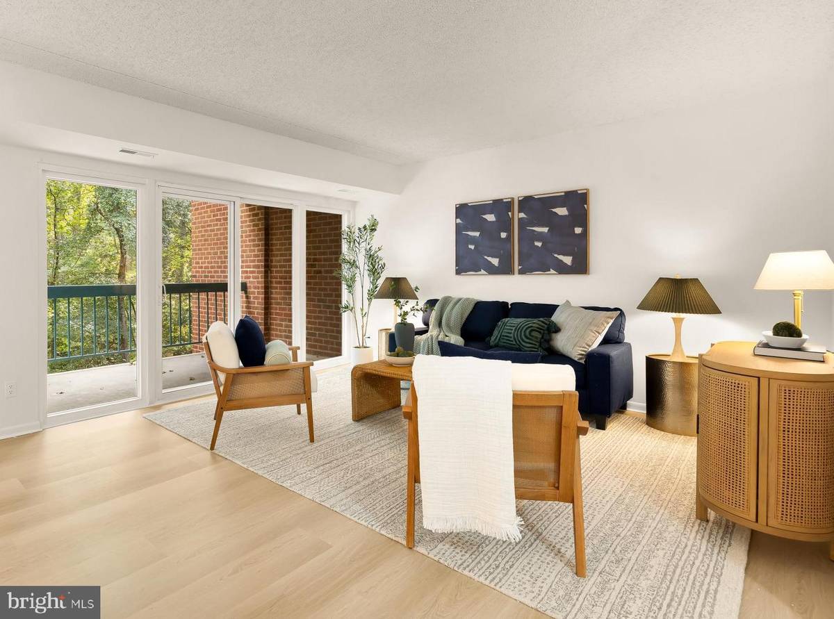 Reston, VA 20191,11833 SHIRE CT #21B