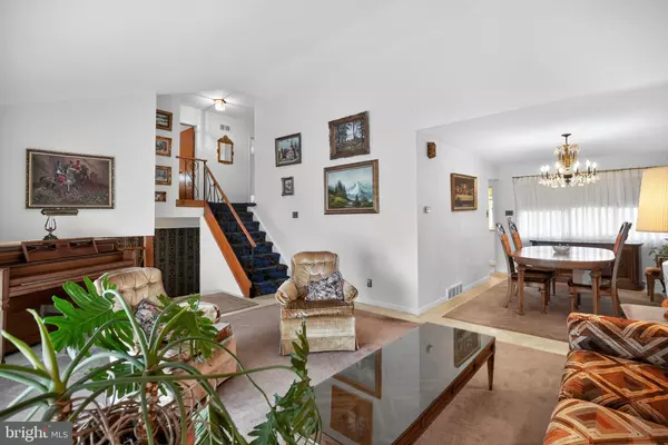 Philadelphia, PA 19115,116 DELIA LN